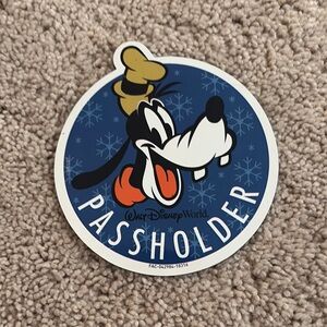 Disney Goofy Passholder Magnet with Blue and White